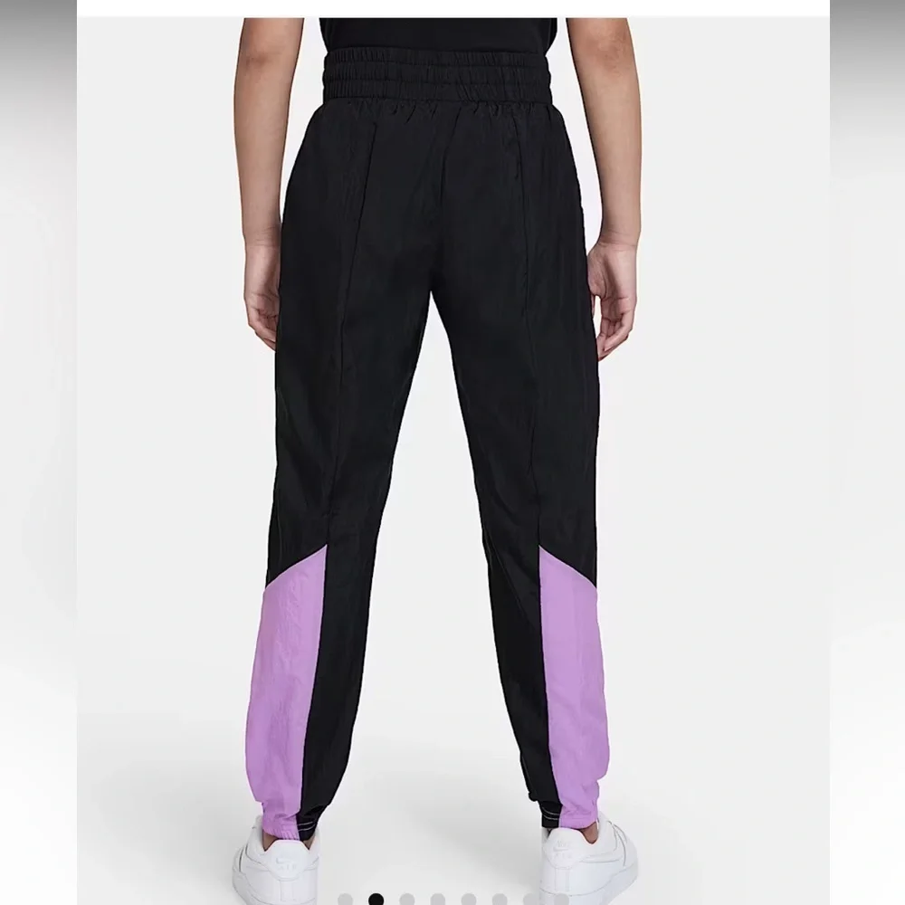 NIKE Sportwear Heritage Track Pants. L